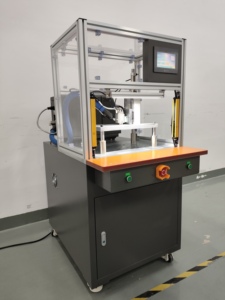 Machine de surmoulage basse pression de qualité industrielle pour le rempotage de capteurs électroniques automobiles - Product Image 3