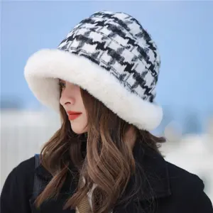 2022 Nieuwste Winter Vrouwen Mode Vogel Afdrukken Grote Hooded Acryl Dikke Fleece Gebreide Beanie Hoed Met Grote Bontkraag