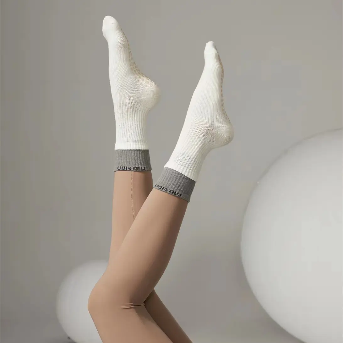 Yeway कस्टम लोगो मध्य-लंबाई योग लंबी पिलेट्स मोजे सभी समावेशी देवियों टेरी प्लस मखमल मोटी दौर सिर मध्य-ट्यूब
