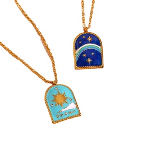 Doğrudan satış 18K altın kaplama paslanmaz çelik <span class=keywords><strong>Tarot</strong></span> kartı kolye zirkon renkli emaye sevgililer günü hediye seti - Product Image 1