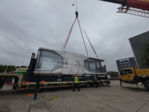 Garaje prefabricado + Estudio: Coche de estacionamiento debajo, espacio vivo/de trabajo arriba, fácil de reubicar al trasladar Villa modular prefabricada moderna - Product Image 2