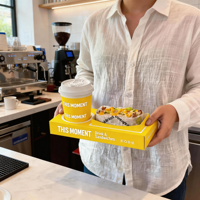 Nouveau porte-boisson de restauration rapide divisé personnalisé boîte à sandwich à hamburger avec tasse facile à plier papier couché plateau de service alimentaire polyvalent