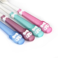 Brosse à dents pour enfants avec motif de dessin animé mignon, manche en caoutchouc, poils doux, brosse à dents pour enfants