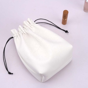 Bolsa de cosméticos de cuero PU con base cuadrada en relieve al por mayor, pequeña, blanca, para viaje, almacenamiento de brochas de maquillaje y dulces, con cordón. - Product Image 2