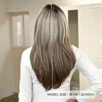 Pelucas de Cabello Sintético de 22 Pulgadas, Color Castaño Claro a Gris Plateado, con Capas Medias y Flequillo, Resistentes al Calor, Fibra Natural Mate