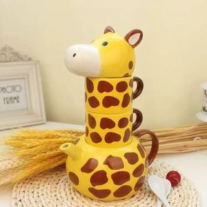 M 3D Girafe <span class=keywords><strong>Animal</strong></span> Mug Cartoon Café Lait Thé Théière En Céramique <span class=keywords><strong>Tasse</strong></span> Avec Couvercle Cuillère Ensemble Cadeau D'anniversaire Pour Amis Filles Enfants - Product Image 1