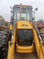 Tracteur à roues motrices d'occasion, marque JCB, modèle JCB 4CX, avec une qualité fiable