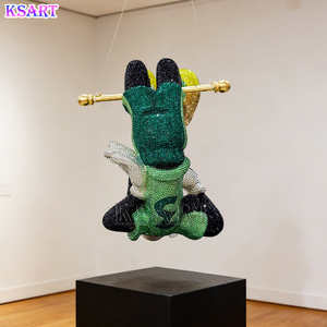 Sculptures de Goofy luxueuses entièrement recouvertes de strass et de diamants, statues suspendues en résine, artisanat d'art - Product Image 5