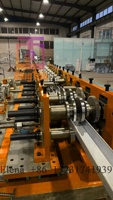 Petit pain de cadre en acier de calibre léger formant la machine avec la fonction de poinçonnage de pli poinçonnage de nervures profondes pour la villa en acier légère