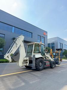 Chargeuse-pelleteuse blanche, poids opérationnel de 8100 kg, capacité de la benne de 1,5 m³, pour l'agriculture, l'aménagement paysager et les petites constructions - Product Image 6