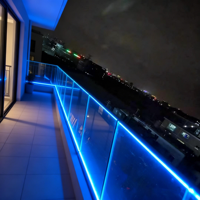Rampe de balcon moderne en verre sans cadre 12mm 6+6mm 8+8mm avec profilé en U en aluminium et éclairage LED, résistant à la rouille