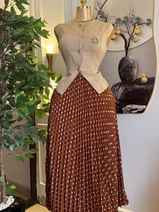 Conjunto Clásico al por Mayor para Mujer: <span class=keywords><strong>Falda</strong></span> Midi Plisada de Cintura Alta con Diseño de Puntos Franceses en Tela de Gasa - Product Image 1