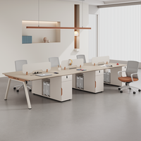 Bureau de travail multi-places en bois clair au design minimaliste avec armoire de rangement spacieuse intégrée