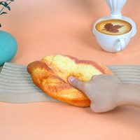 Jouet anti-stress en forme de pain aux noix en PU