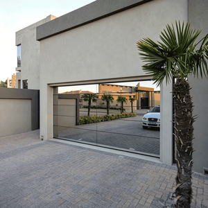 Porte de garage sectionnelle automatique moderne de luxe de haute qualité en aluminium et verre, insonorisée, à isolation thermique, motorisée - Product Image 2