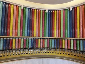 Exhibidor <span class=keywords><strong>de</strong></span> Pared con Alimentación por <span class=keywords><strong>Gravedad</strong></span> Rainbow Wall |   Fabricante <span class=keywords><strong>de</strong></span> Tubos Acrílicos Semicirculares con Contenedores Integrados - Product Image 5