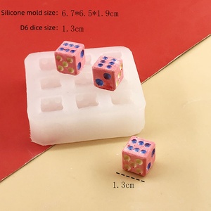 Moule en silicone MINI PLANET pour dés DND, pour fabrication artisanale DIY, 9 dés en résine de 13 mm/18 mm, dés D6 écologiques et durables pour la création de modèles - Product Image 6