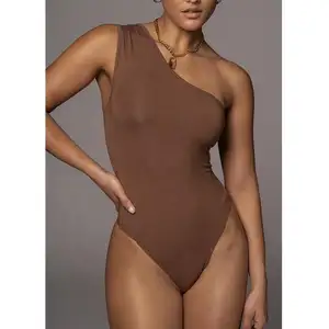 OEM 100 adet 2022 kadın giyim yaz özel Backless bir omuz baskılı üstleri kıyafetler sıkı bayanlar seksi kadın Bodysuit