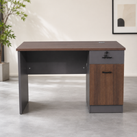 Bureau de direction moderne en bois, table de conférence modulaire avec espace informatique intégré pour manager