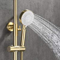 Ensemble de robinet de douche à poignée unique en or Bec mural de bain à effet pluie avec mélangeurs pivotants Accessoires de robinet de salle de bain
