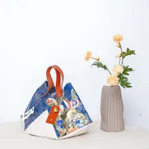 स्टाइलिश महिलाओं के लिए उपहार बॉक्स के साथ मूल डिजाइन चीनी शैली फैशनेबल बड़ी क्षमता वाला क्रॉस बैग हैंडबैग