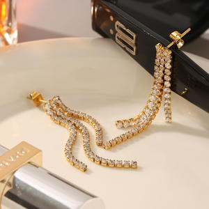 أقراط KITI الفاخرة المرصعة بالزركون المطلي بالذهب عيار 18 قيراط مع سلسلة وشراشيب متدلية من الفولاذ المقاوم للصدأ - Product Image 5