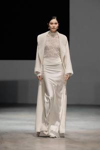 Nouvelle Arrivée Blouse Femme Hauts ODM Élégant GISELLE TOP Vietnam Brillant Écologique Anti-rétrécissement Débardeurs Solides pour Femme - Product Image 2