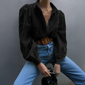 <span class=keywords><strong>Camicetta</strong></span> da Donna alla Moda con Maniche a Sbuffo Traforate Vestibilità Ampia Casual con Scollo a V e Bottoni - Product Image 2