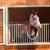 Fenêtres d'écurie ventilées pour chevaux-personnalisables avec système d'ouverture latérale