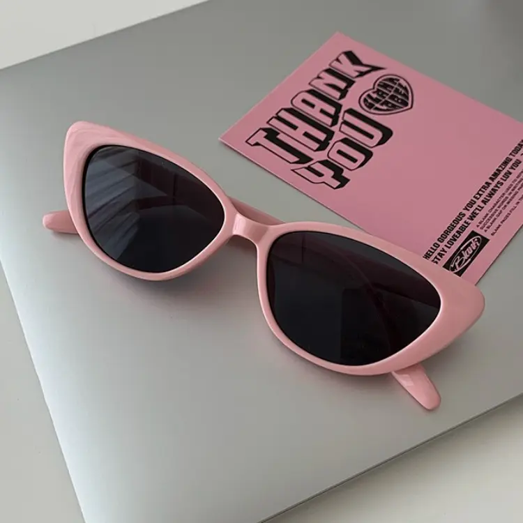 Neuankömmling Summer Tender Pink Cat-Eye Sonnenbrille für Männer und Frauen Mode Persönlichkeit UV-Farben Einfacher Trend Sonnenbrille