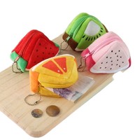 Porte-clés boussole créatif en peluche 3D en forme de triangle de fruit, cadeau de festival pour enfants, breloque de portefeuille douce, ornement à suspendre pour sac à dos