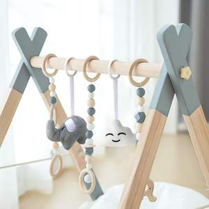 202412 Houten <span class=keywords><strong>Baby</strong></span> Speelgym Opvouwbaar Frame Activiteitengym Hangende Beugel met 5 <span class=keywords><strong>Baby</strong></span> Speelgoed Natuurlijk voor Pasgeboren <span class=keywords><strong>Baby</strong></span> - Product Image 2