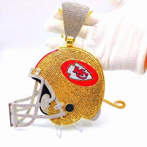 Nuova Medaglia Personalizzata Campionato 2026 Kansas Chiefs Casco Collana Tono Oro Catena a Forma di Casco da Football Gioielli Sportivi Casual - Product Image 2