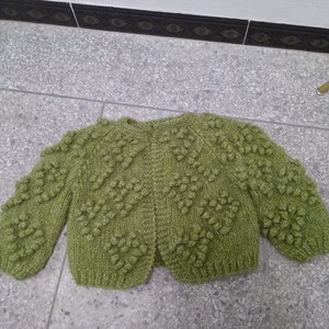 <span class=keywords><strong>Cardigan</strong></span> aperto con pompon lavorato <span class=keywords><strong>a</strong></span> maglia, morbido <span class=keywords><strong>Cardigan</strong></span> <span class=keywords><strong>a</strong></span> forma di cuore da donna, lavorato <span class=keywords><strong>a</strong></span> <span class=keywords><strong>mano</strong></span>, grosso <span class=keywords><strong>Cardigan</strong></span> oliva - Product Image 4