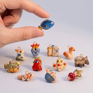Ceci est un <span class=keywords><strong>pendentif</strong></span> populaire abstrait représentant un animal marin, inspiré du Moyen-Orient et d'Indonésie, avec des yeux de poisson moches, des yeux de lapin et des yeux de hibou. charme - Product Image 2