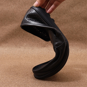 Aibuois Mocassins d'été en cuir respirant pour hommes, chaussures décontractées à bout rond et semelle souple - Product Image 2
