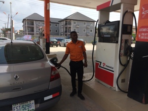 Machine mobile de distributeur de carburant de Censtar avec la pompe submersible pour la station service-vente chaude aux Philippines - Product Image 3