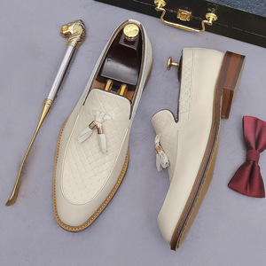 Zapatos de cuero para hombre - Zapatos de cuero genuino tejido estilo retro inglés con flecos, ideales para ropa formal de negocios. - Product Image 3