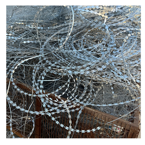 Alambre <span class=keywords><strong>de</strong></span> púas <span class=keywords><strong>de</strong></span> <span class=keywords><strong>acero</strong></span> <span class=keywords><strong>inoxidable</strong></span> galvanizado <span class=keywords><strong>de</strong></span> doble <span class=keywords><strong>concertina</strong></span> <span class=keywords><strong>de</strong></span> <span class=keywords><strong>acero</strong></span> <span class=keywords><strong>inoxidable</strong></span>, alambre <span class=keywords><strong>de</strong></span> púas <span class=keywords><strong>de</strong></span> afeitar <span class=keywords><strong>de</strong></span> borde afilado para cercado <span class=keywords><strong>de</strong></span> seguridad <span class=keywords><strong>de</strong></span> dos lados - Product Image 4