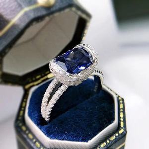 Anello con Fiocco in Gemma Blu per Donne, Elegante Gioiello da Dito per Occasioni Formali - Product Image 1