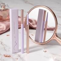 Crayon contour des yeux lumineux avec estompeur intégré, crée des lignes fumées ou nettes, longue tenue, waterproof