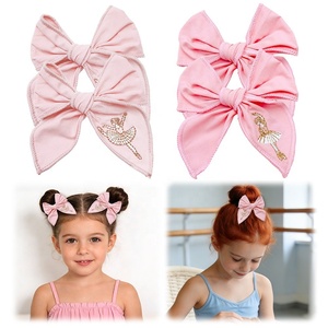 Pinza de Pelo Bordada para Niña, Diseño de Bailarina, Color Rosa Dulce, Hecha a Mano, con Tela, para Regalo - Product Image 1