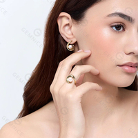 Boucles d'oreilles en argent 925 Gemnel avec perles de coquillage cultivées, faites à la main, avec collier assorti.