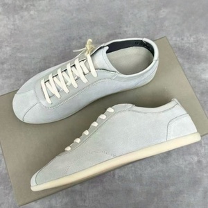 รองเท้าลำลองหนังกลับแบบเรียบหรูสำหรับทุกเพศ สวมใส่สบาย ดีไซน์มินิมอล เข้ากับสไตล์คนเมือง บุภายในด้วยหนังแท้ ทันสมัย - Product Image 2