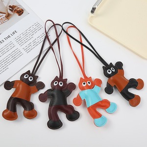 Portachiavi in Pelle PU a Forma di Bambola 3D, Ciondolo Carino per Borsa, Ciondolo per Auto, Piccolo Regalo - Product Image 1