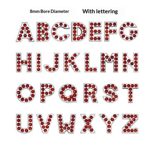 Cuentas sueltas de aleación con orificio de 8 mm, con letras de diamante rojo, para bricolaje, correas de reloj y collares para mascotas - Product Image 1