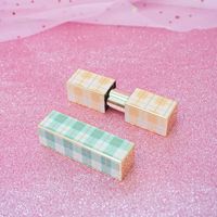 EN STOCK SANS QUANTITÉ MINIMALE DE COMMANDE Tube à rouge à lèvres imprimé en 3D en ABS, design gaufré, esthétique vintage, fermeture magnétique 3D avec motif tartan