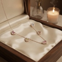 Nouveau collier tendance en argent sterling 925 avec pendentif magnétique personnalisé en forme de cœur rose en zircon et trèfle à quatre feuilles