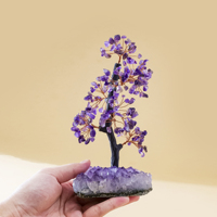 Arbre en cristal d'améthyste naturelle, base en amas d'améthyste, arbre à billets fait main en pierres précieuses pour la décoration intérieure et comme cadeau de guérison