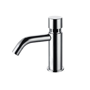 Grifo para Lavabo Cromado de 18.5 cm de Ancho y 15.5 cm de Largo - Product Image 1